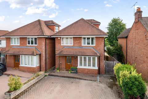 4 bedroom house for sale, Chestnut Avenue, Farnham, GU9