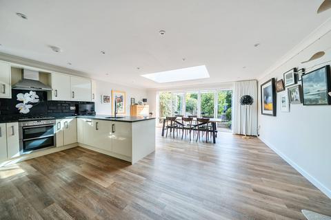 4 bedroom house for sale, Chestnut Avenue, Farnham, GU9