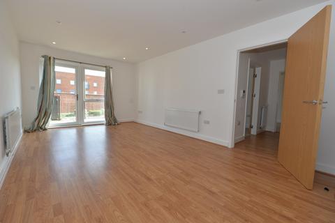 2 bedroom flat to rent,  John Thornycroft Road, Southampton SO19