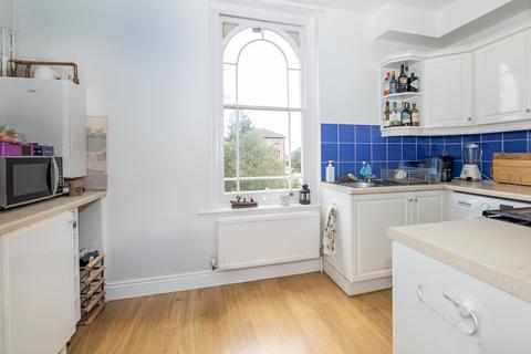2 bedroom flat for sale, The Avenue, Surbiton, KT5