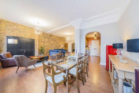 2 bedroom flat to rent, Telfords Yard, London E1W