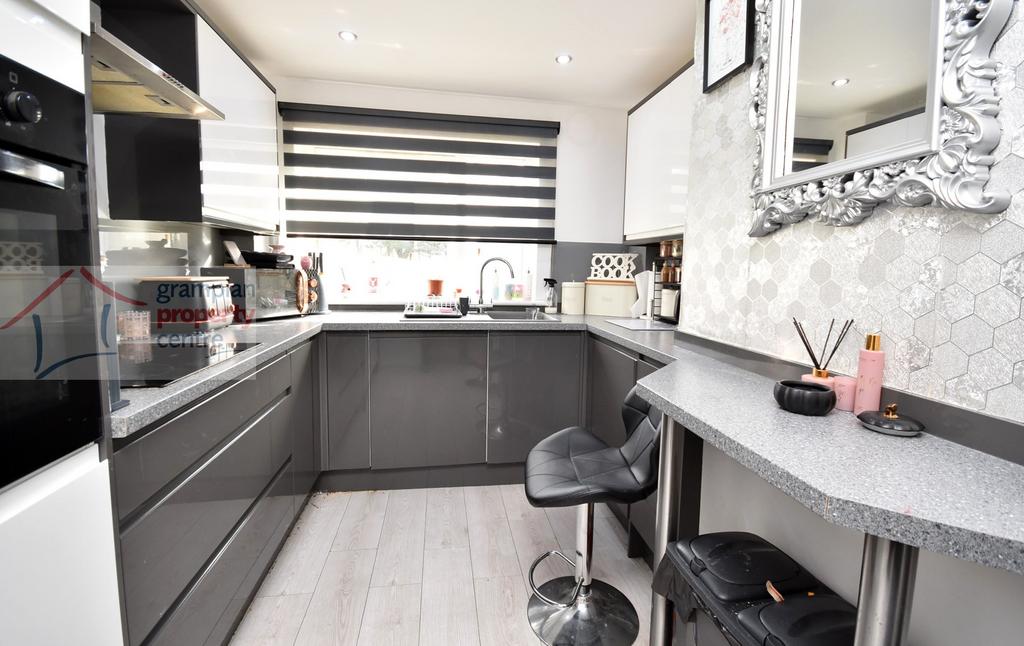 Kitchen 2.JPG