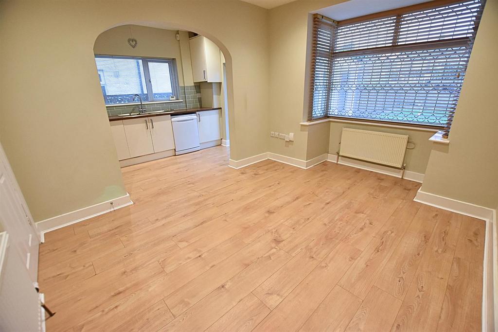 Dining/sitting room