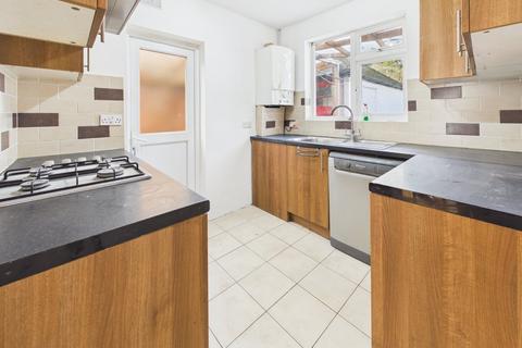 undefined, Courtlands Ave, Langley, Slough, Berkshire, SL3