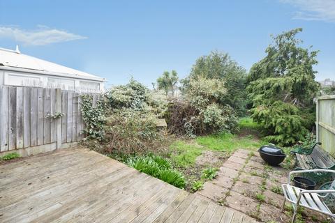 3 bedroom terraced house for sale, Strathmore Gardens, HORNCHURCH, Essex, RM12
