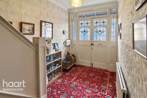 3 bedroom terraced house for sale, Headley Drive, Gants Hill