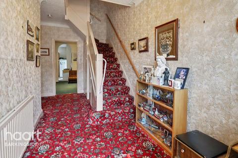 3 bedroom terraced house for sale, Headley Drive, Gants Hill
