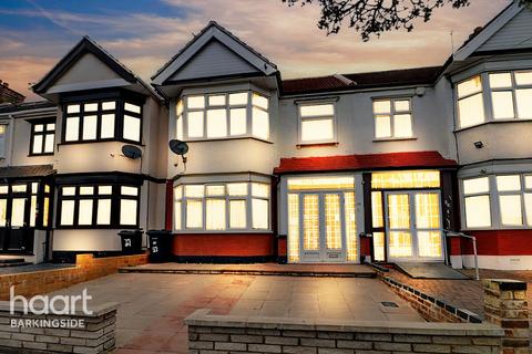3 bedroom terraced house for sale, Headley Drive, Gants Hill