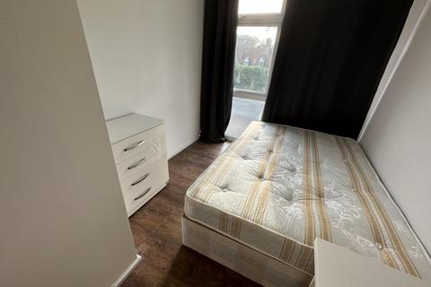 1 bedroom flat to rent, Roxeth Hill