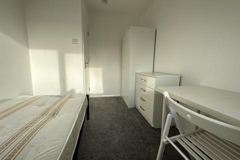 1 bedroom flat to rent, Roxeth Hill