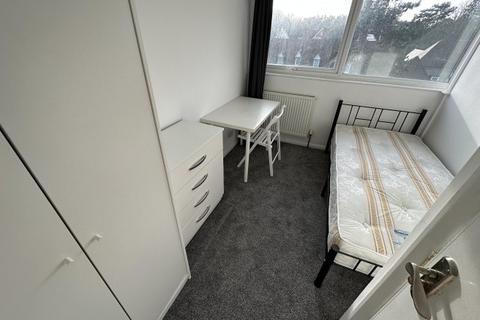 1 bedroom flat to rent, Roxeth Hill