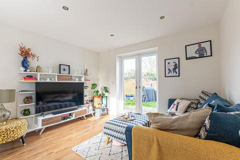 undefined, Gwynne Close, Tring, HP23 5EN