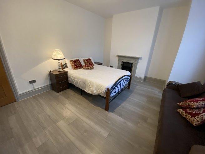 Larch-road-nw2-6sg-1051373