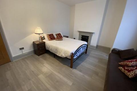 1 bedroom flat to rent, Larch Road