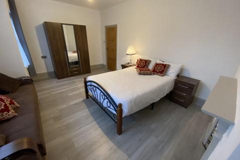 1 bedroom flat to rent, Larch Road