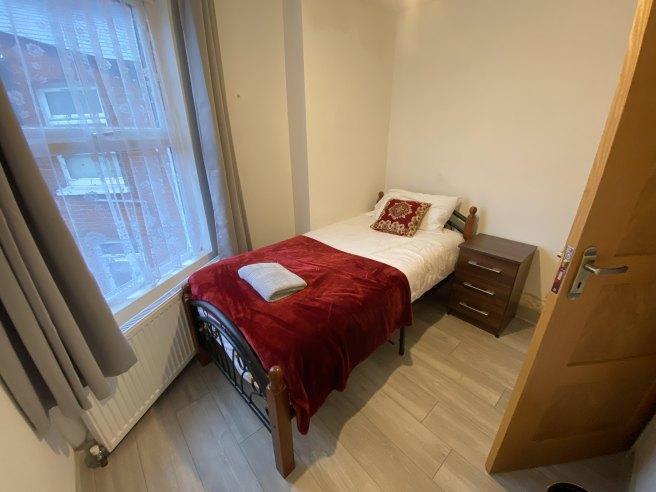 Larch-road-nw2-6sg-1051382