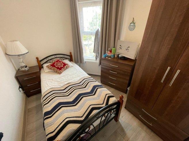 Larch-road-nw2-6sg-1051385