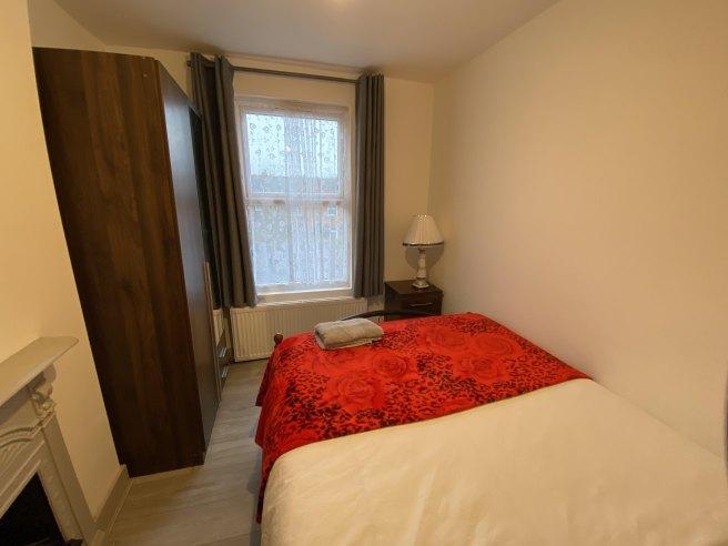 Larch-road-nw2-6sg-1051388