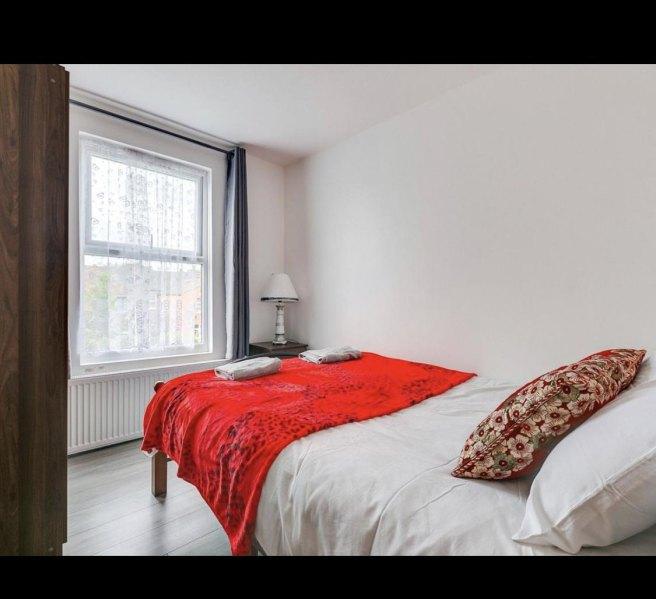 Larch-road-nw2-6sg-1051390