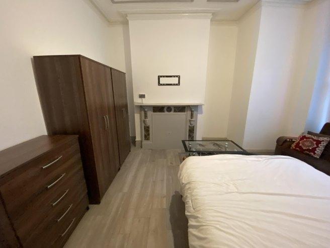Larch-road-nw2-6sg-1051391