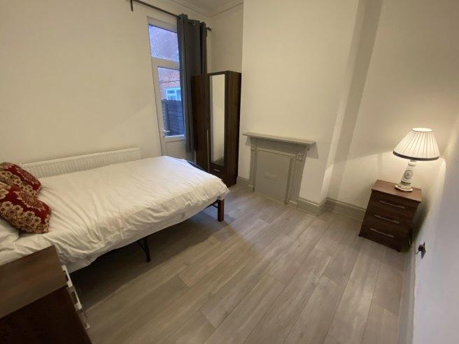 Larch-road-nw2-6sg-1051395