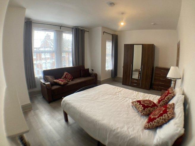 Larch-road-nw2-6sg-1051375