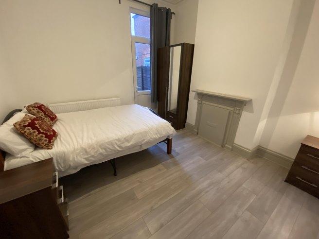 Larch-road-nw2-6sg-1051396