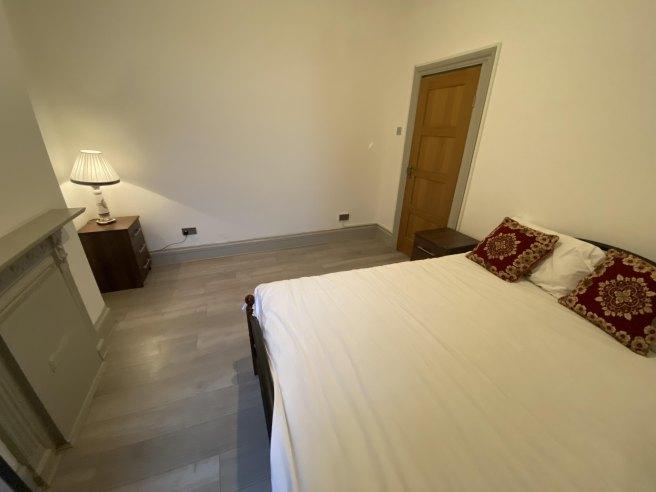 Larch-road-nw2-6sg-1051397