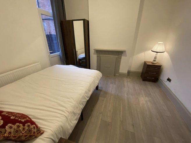 Larch-road-nw2-6sg-1051399