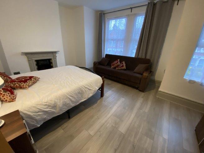 Larch-road-nw2-6sg-1051372