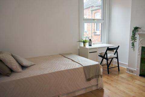 1 bedroom flat to rent, Mora Road