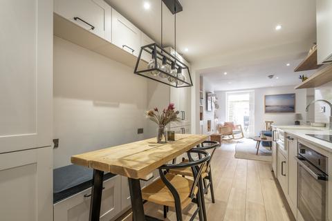 2 bedroom flat for sale, Fulham Road, London, SW6