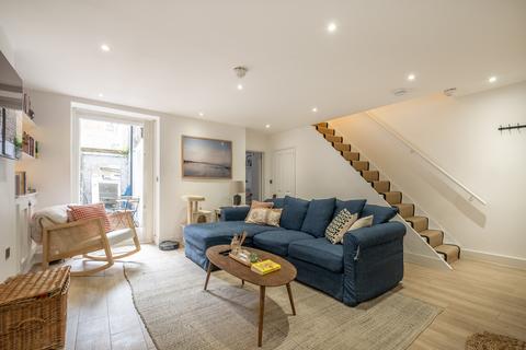2 bedroom flat for sale, Fulham Road, London, SW6