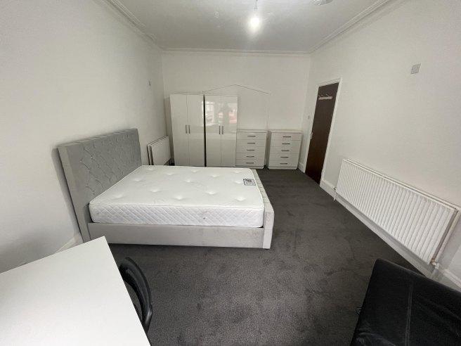 Kings-road-nw10-2bn-1057431