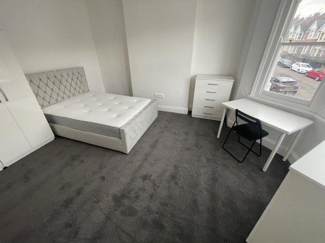 Kings-road-nw10-2bn-1057418
