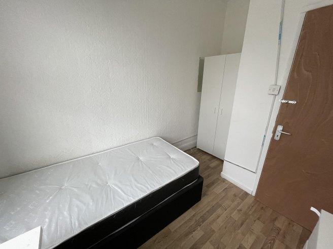 Walm-lane-nw2-4qr-1057522