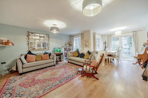 4 bedroom house for sale, Nettlecombe Close, Farnham, GU9