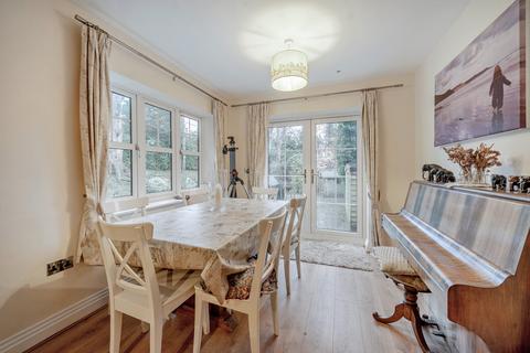 4 bedroom house for sale, Nettlecombe Close, Farnham, GU9