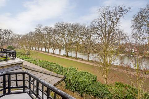 2 bedroom flat for sale, Samuel Gray Gardens, Kingston Upon Thames, KT2