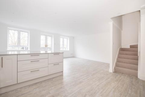 2 bedroom flat for sale, Samuel Gray Gardens, Kingston Upon Thames, KT2