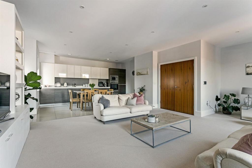 63602 Flat 9 The Pond House 19 Pittville Crescent