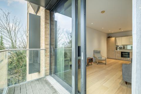 2 bedroom flat for sale, Plaza Gardens, London, SW15