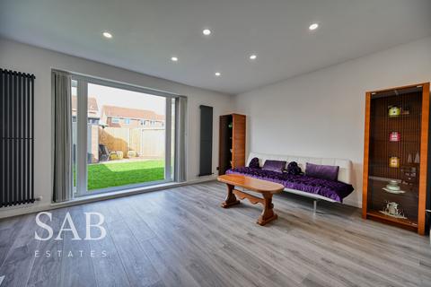 undefined, Kingsash Drive, Hayes, UB4