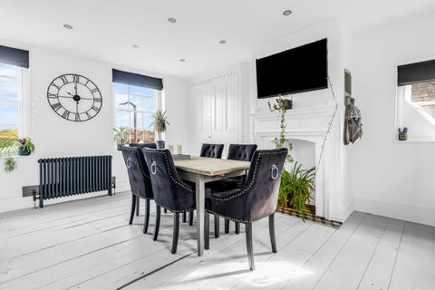 2 bedroom flat for sale, London Road, Ware SG12