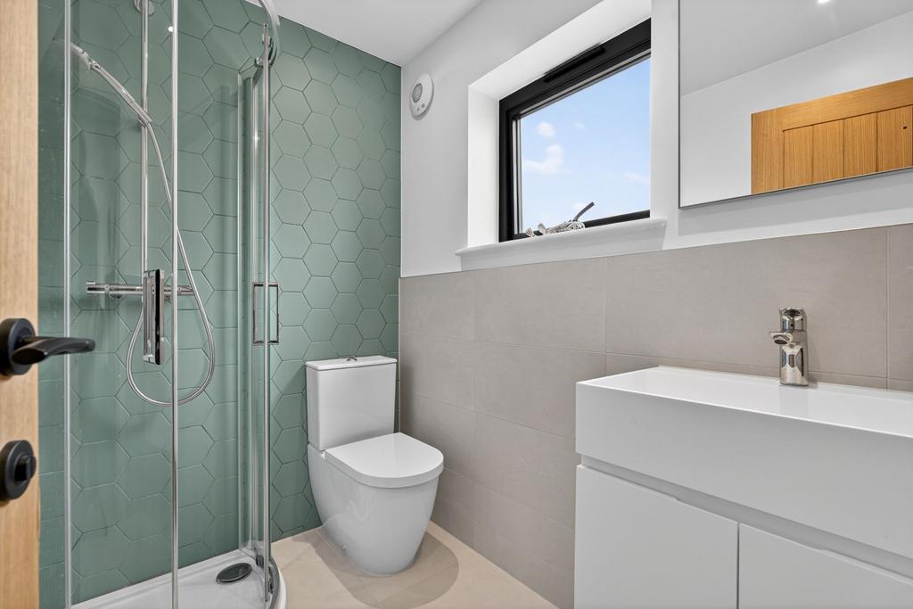 Bedroom 4 Ensuite