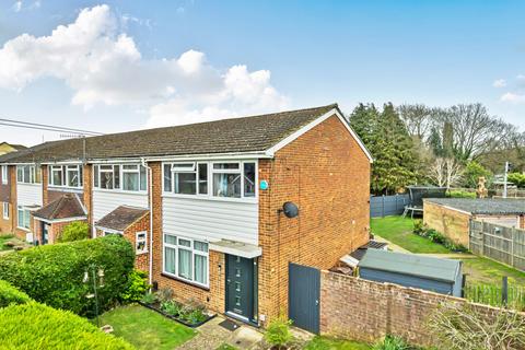 3 bedroom end of terrace house for sale, Birch Road, Surrey GU7