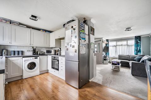 3 bedroom end of terrace house for sale, Birch Road, Surrey GU7