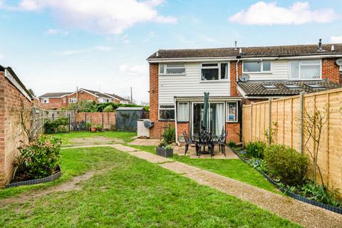 3 bedroom end of terrace house for sale, Birch Road, Surrey GU7