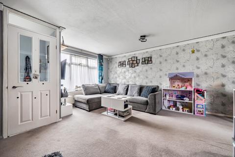 3 bedroom end of terrace house for sale, Birch Road, Surrey GU7