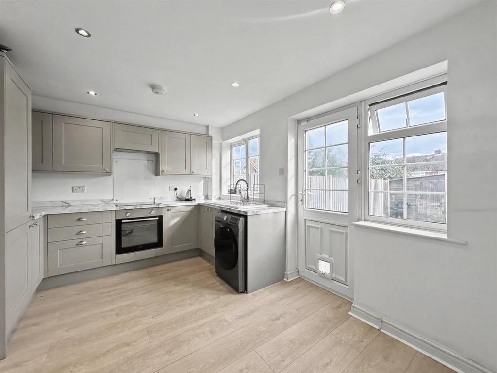 06 006 Kitchen.jpeg